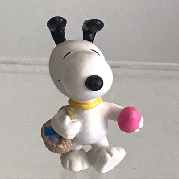 PEANUTS SNOOPY with An Easter Basket & Holding A Pink Egg - Collectible - VTG - Picture 5 of 12